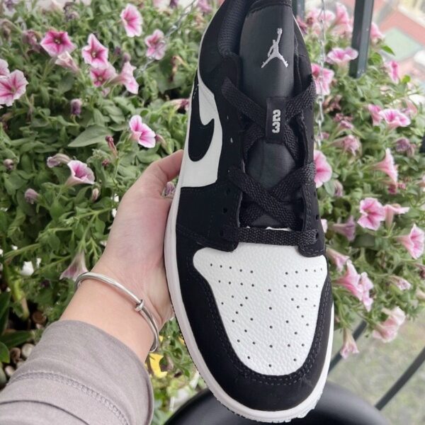 Giày Nike Air Jordan 1 Panda rep 1:1 đen trắng cổ thấp hình 1 | Giày Nhà Bơ